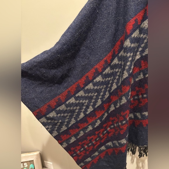 Gorgeous reversible shawl / poncho made in Turkey - Picture 5 of 8
